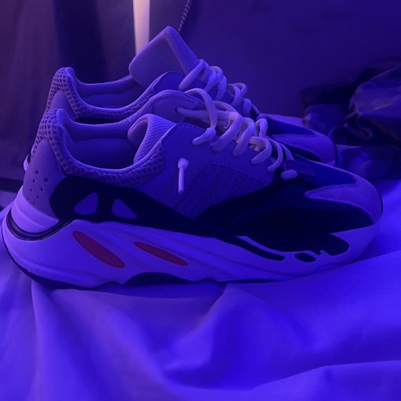 Yeezy 700 - Picture 1 of 4